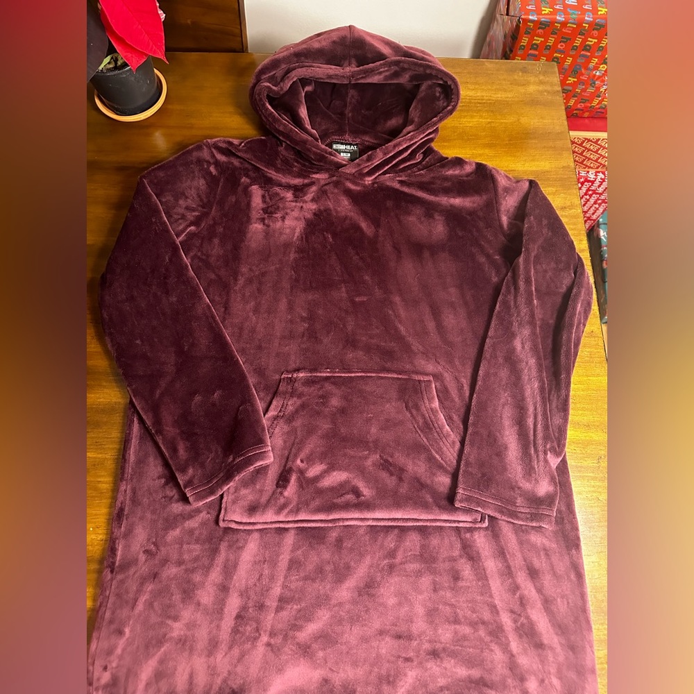 32 Degrees Heat Plush Blanket Long Hoodie S/M NWOT
